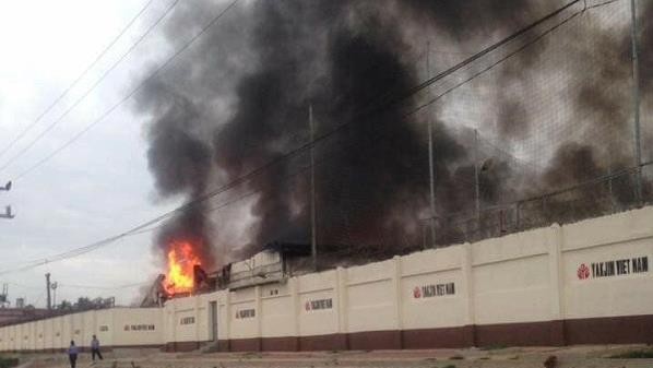 Phú Thọ: Cháy dữ dội ở khu công nghiệp Thụy Vân ảnh 4