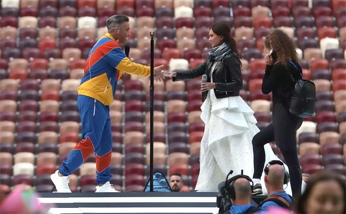 Những bóng hồng rạng rỡ trong lễ khai mạc World Cup ảnh 10