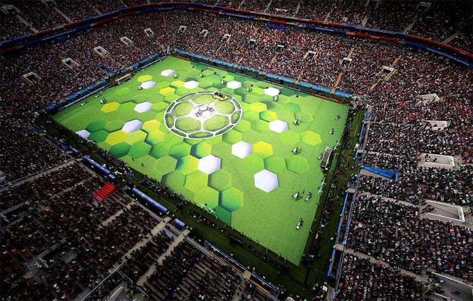 Những bóng hồng rạng rỡ trong lễ khai mạc World Cup ảnh 6