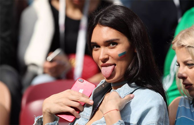 Những bóng hồng rạng rỡ trong lễ khai mạc World Cup ảnh 3