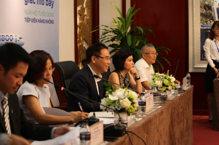 Hé lộ hình ảnh những tiếp viên đầu tiên của Bamboo Airways ảnh 9