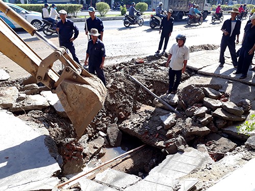 'Hố tử thần' rộng hơn chục mét ở Nha Trang ảnh 1