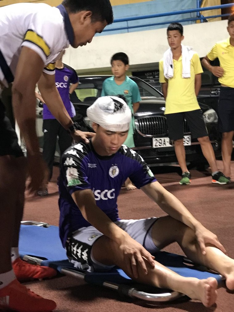 Cựu tiền đạo U23 Việt Nam hôn mê, sùi bọt mép trên sân Hàng Đẫy ảnh 5