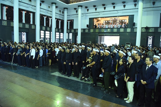 Hàng nghìn người tiễn đưa GS Phan Huy Lê ảnh 10