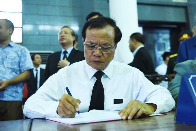 Hàng nghìn người tiễn đưa GS Phan Huy Lê ảnh 5