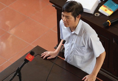 Phó giám đốc Bệnh viện Đa khoa Hòa Bình bị khởi tố ảnh 1