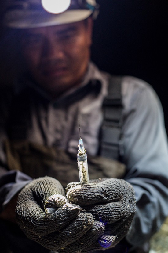 Những người dầm mình trong cống thối vớt rác ở Sài Gòn ảnh 7