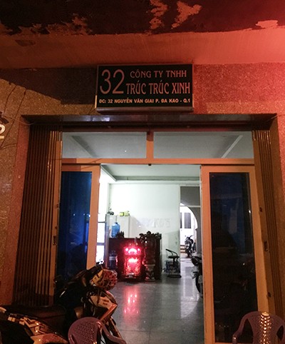 Cảnh sát phá cửa nhà hàng ở Sài Gòn có tiếp viên bán dâm ảnh 1