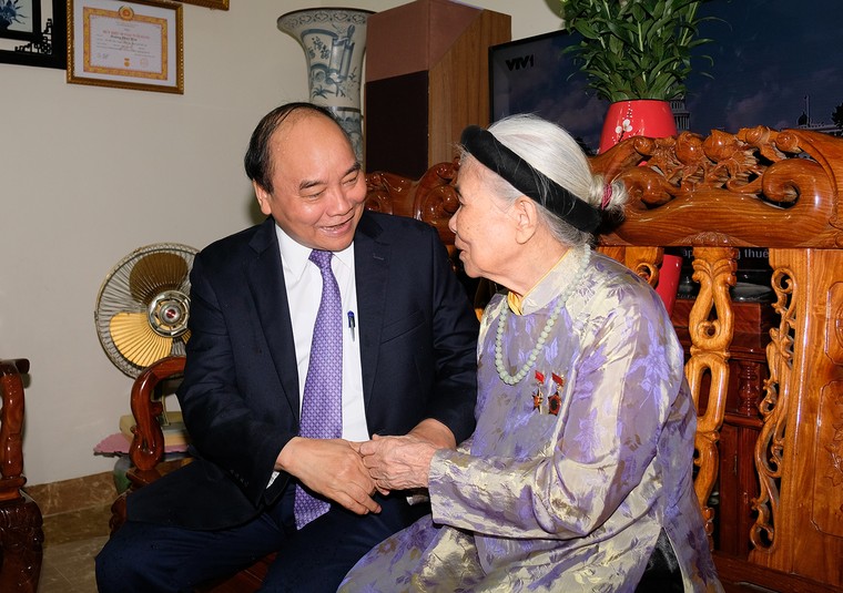 Không được quên những cống hiến, hy sinh của các thế hệ cha anh ảnh 7