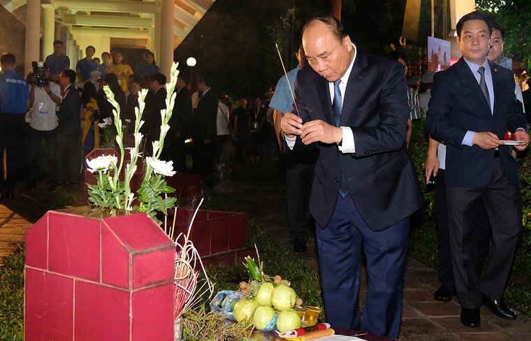 Không được quên những cống hiến, hy sinh của các thế hệ cha anh ảnh 3