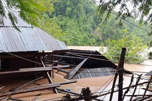 Bốn người chết, nhiều khu vực bị chia cắt sau bão ảnh 2