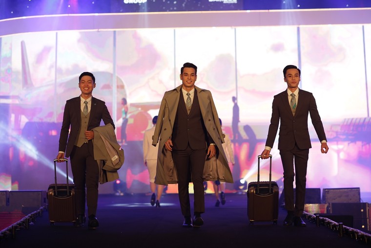 Cộng đồng mạng 'dậy sóng' với đồng phục tiếp viên hàng không Bamboo Airways ảnh 4