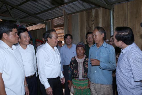 Phó Thủ tướng Thường trực thị sát tình hình di dân tự do ở Điện Biên ảnh 1