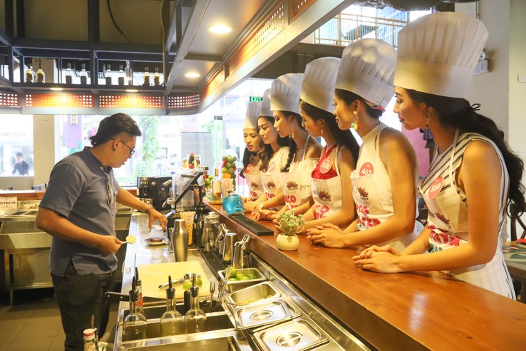 Thí sinh HHVN 2018: khám phá chuỗi nhà hàng đa phong cách tại Cocobay Đà Nẵng ảnh 3