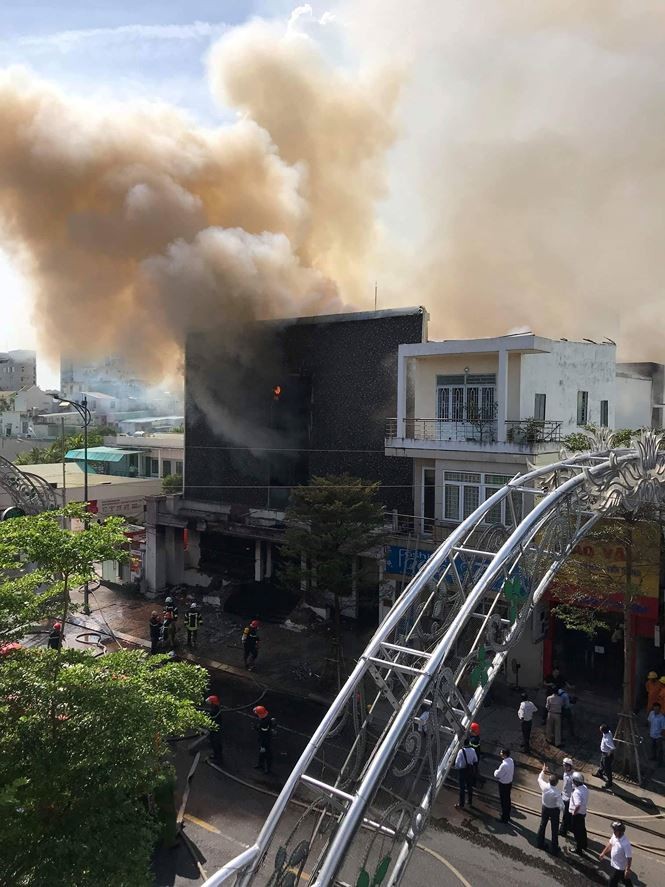 Cháy lớn quán bar ở trung tâm Đà Nẵng ảnh 7