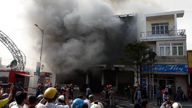 Cháy lớn quán bar ở trung tâm Đà Nẵng ảnh 2
