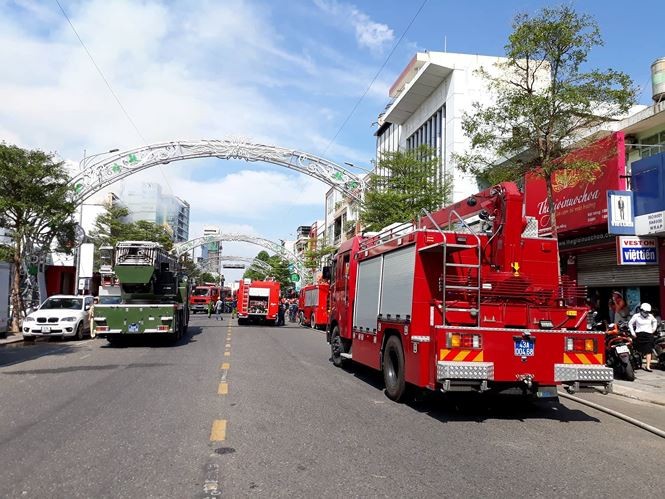 Cháy lớn quán bar ở trung tâm Đà Nẵng ảnh 8