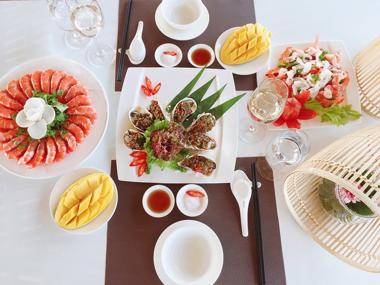 'Đột nhập' nhà hàng hải sản mới toanh siêu hút khách ở Sầm Sơn ảnh 1