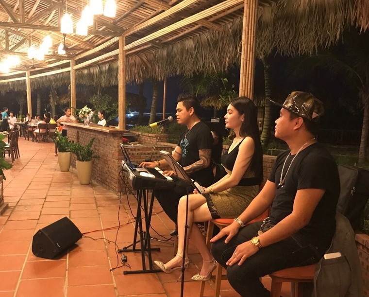 'Đột nhập' nhà hàng hải sản mới toanh siêu hút khách ở Sầm Sơn ảnh 2