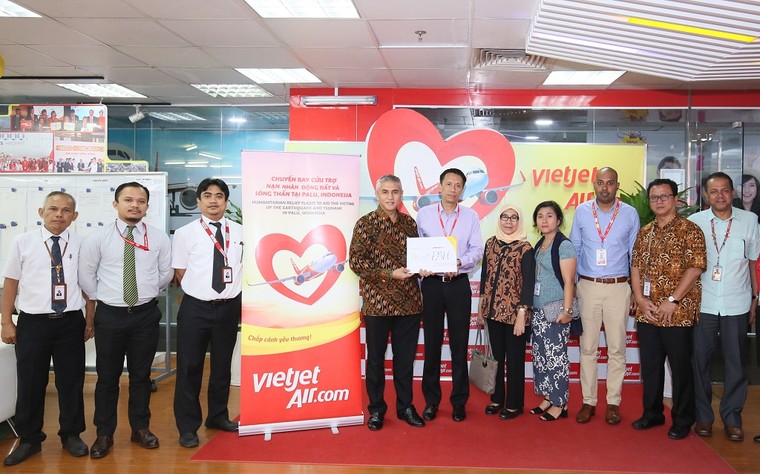 Chuyến bay cứu trợ nạn nhân động đất - sóng thần tại Indonesia của Vietjet Air đã cất cánh ảnh 8