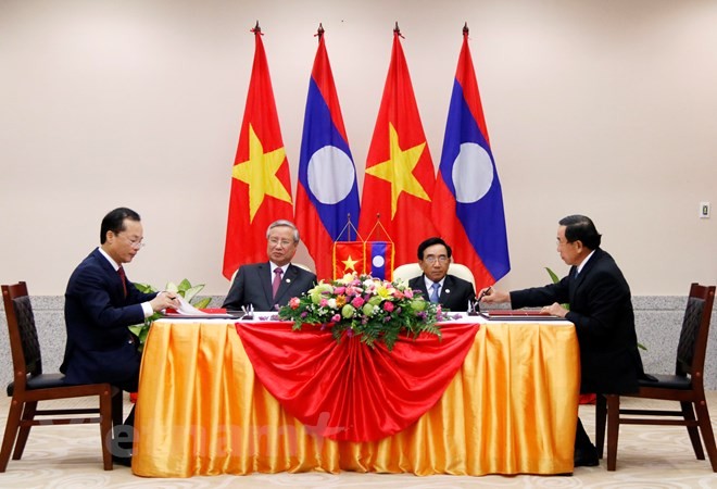 Tổng Bí thư, Chủ tịch Lào tiếp Thường trực Ban Bí thư Trần Quốc Vượng ảnh 1