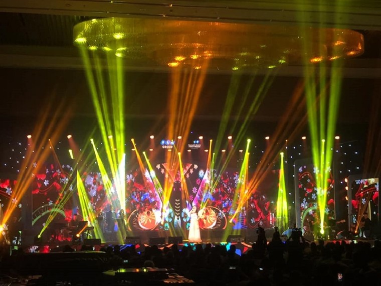 'Tình Thu': Đêm thăng hoa của những diva, divo hàng đầu Việt Nam ảnh 1