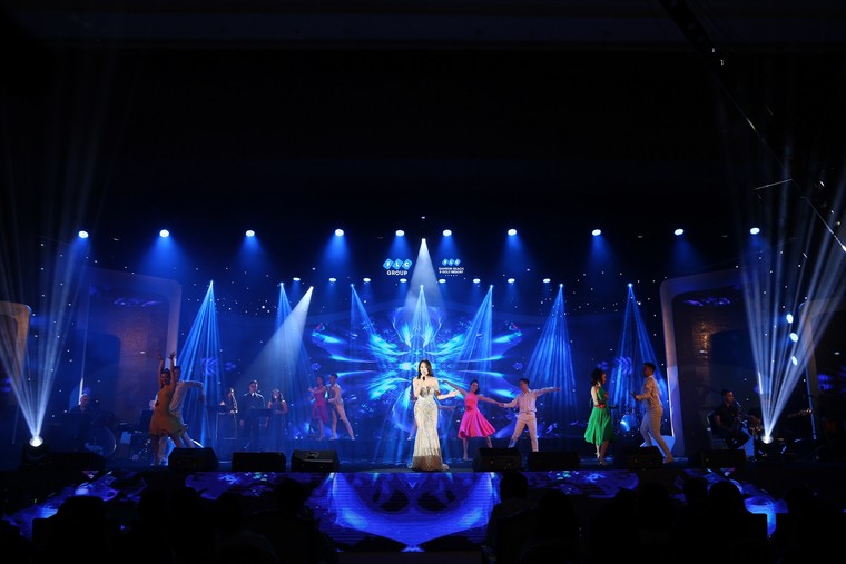 'Tình Thu': Đêm thăng hoa của những diva, divo hàng đầu Việt Nam ảnh 3