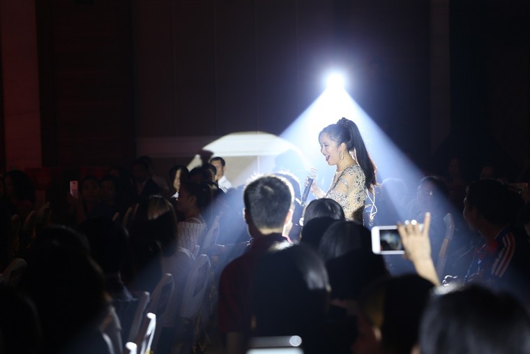 'Tình Thu': Đêm thăng hoa của những diva, divo hàng đầu Việt Nam ảnh 7