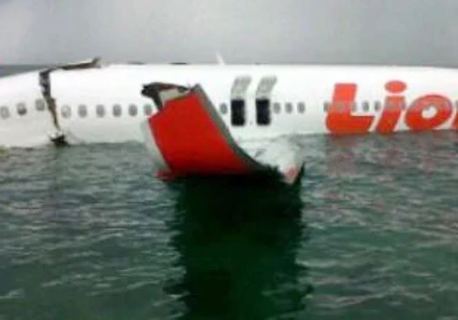 Điểm danh loạt tai nạn hi hữu trong 2 thập kỉ hoạt động của Lion Air ảnh 2