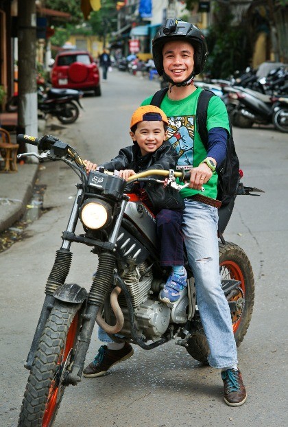 Tay đua Hà Nội để con 4 tuổi cùng phượt trên xe phân khối lớn ảnh 2