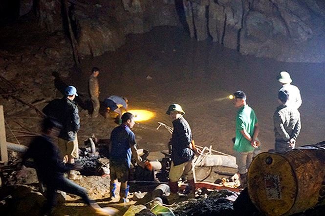 Vẫn chưa tiếp cận được hai phu vàng sau 4 ngày mắc kẹt trong hang ảnh 1