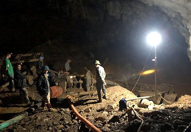 Vẫn chưa tiếp cận được hai phu vàng sau 4 ngày mắc kẹt trong hang ảnh 2