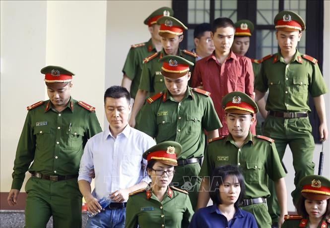 Hình ảnh ngày thứ hai xét xử sơ thẩm vụ án đánh bạc nghìn tỷ tại Phú Thọ ảnh 5