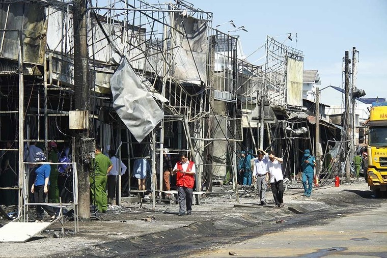 Vụ cháy xe bồn: Chồng đau đớn nhận ra thi thể vợ nhờ chiếc răng giả ảnh 5