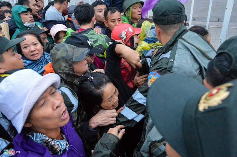 Hơn 20.000 vé trận bán kết AFF Cup của Việt Nam được bán online ảnh 1