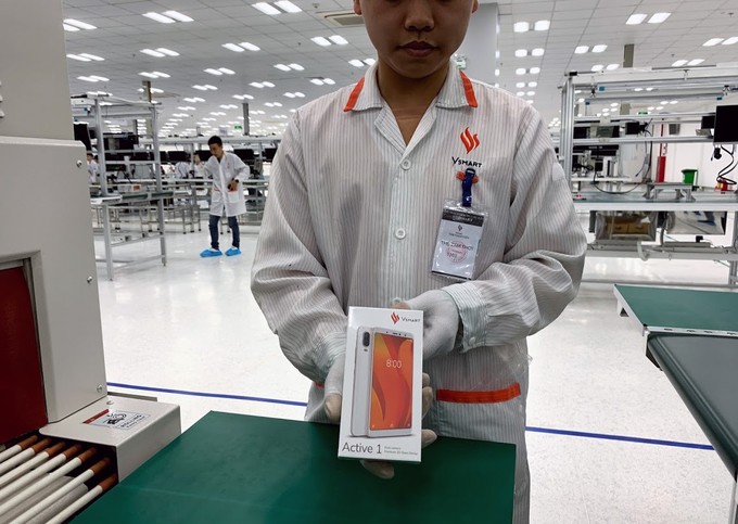 Smartphone đầu tiên của Vingroup lộ diện ảnh 1