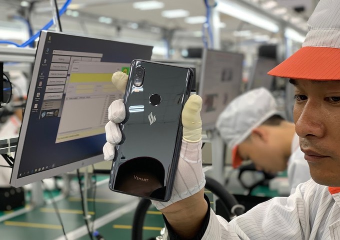 Smartphone đầu tiên của Vingroup lộ diện ảnh 2