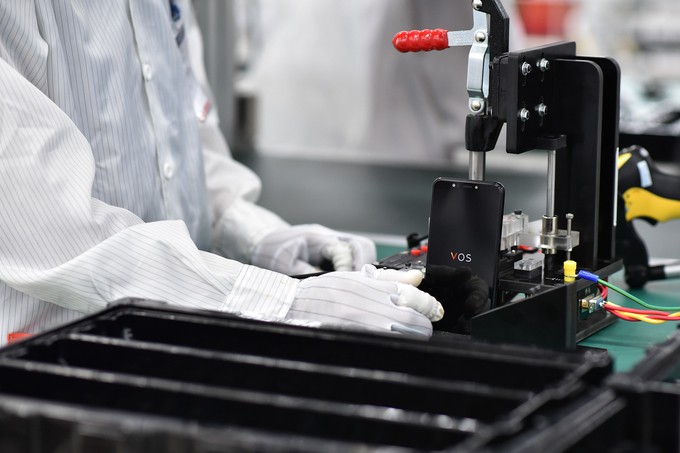 Smartphone đầu tiên của Vingroup lộ diện ảnh 6