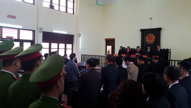 Xuất hiện mệt mỏi, BS Hoàng Công Lương mong phiên tòa xử nhanh ảnh 1