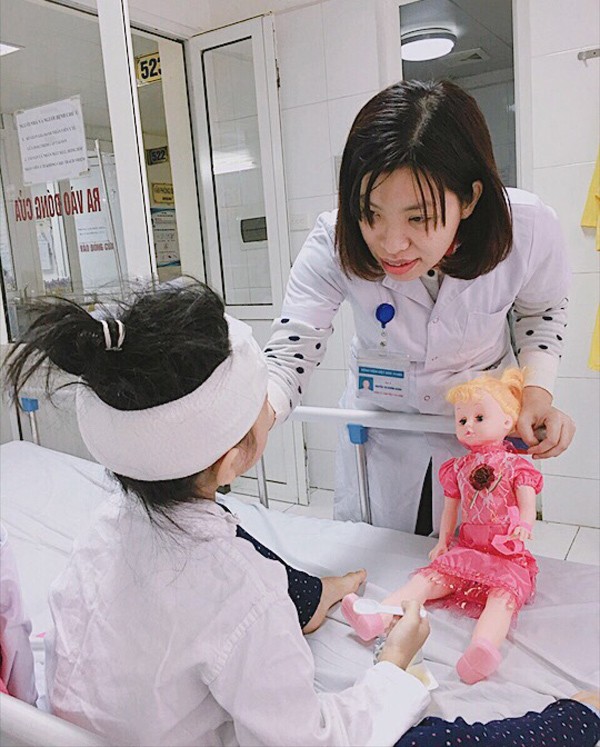 Bé gái 6 tuổi Nam Định bị chó nhà 30kg cắn nát mặt ảnh 1