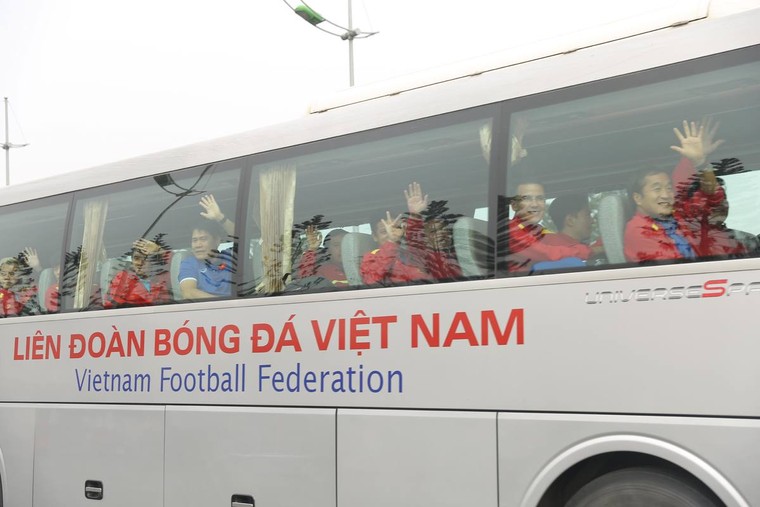 Thầy Park và học trò rạng rỡ ngày về Việt Nam ảnh 11