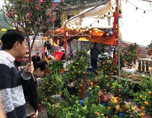 Người Hà Nội chen chân trên phố Hàng Mã, hàng Lược sắm Tết ảnh 19