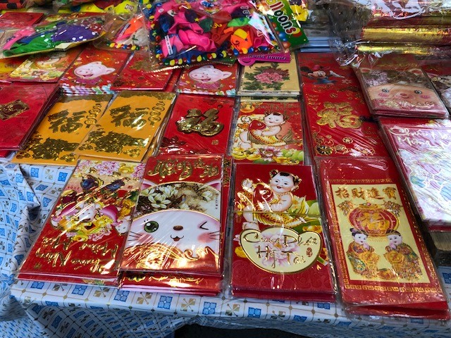 Người Hà Nội chen chân trên phố Hàng Mã, hàng Lược sắm Tết ảnh 8