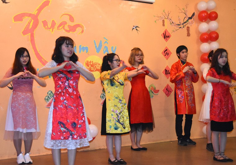 'Xuân sum vầy' của du học sinh Việt tại Nga ảnh 8