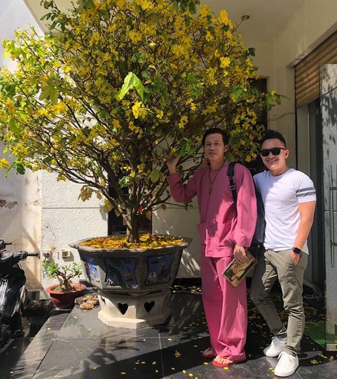 Hoài Linh tổ chức tiệc đầu năm cùng gia đình khi con trai về Việt Nam ảnh 1