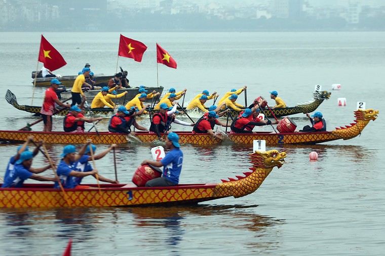 Rộn rã lễ hội Bơi chải thuyền rồng Hà Nội mở rộng 2019 ảnh 7