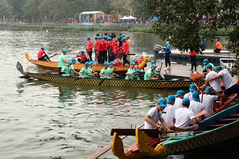 Rộn rã lễ hội Bơi chải thuyền rồng Hà Nội mở rộng 2019 ảnh 12