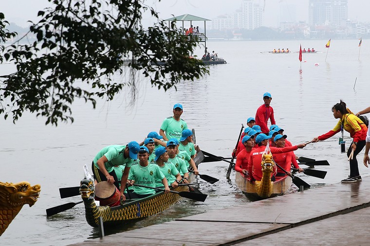 Rộn rã lễ hội Bơi chải thuyền rồng Hà Nội mở rộng 2019 ảnh 13