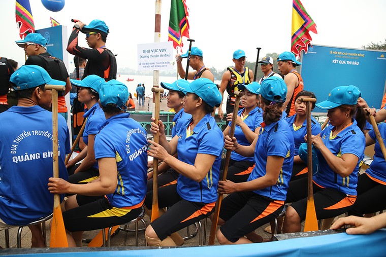 Rộn rã lễ hội Bơi chải thuyền rồng Hà Nội mở rộng 2019 ảnh 10