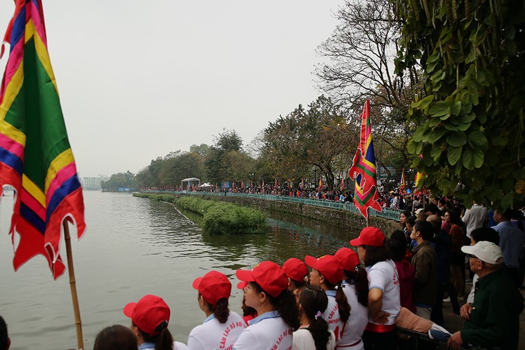 Rộn rã lễ hội Bơi chải thuyền rồng Hà Nội mở rộng 2019 ảnh 15